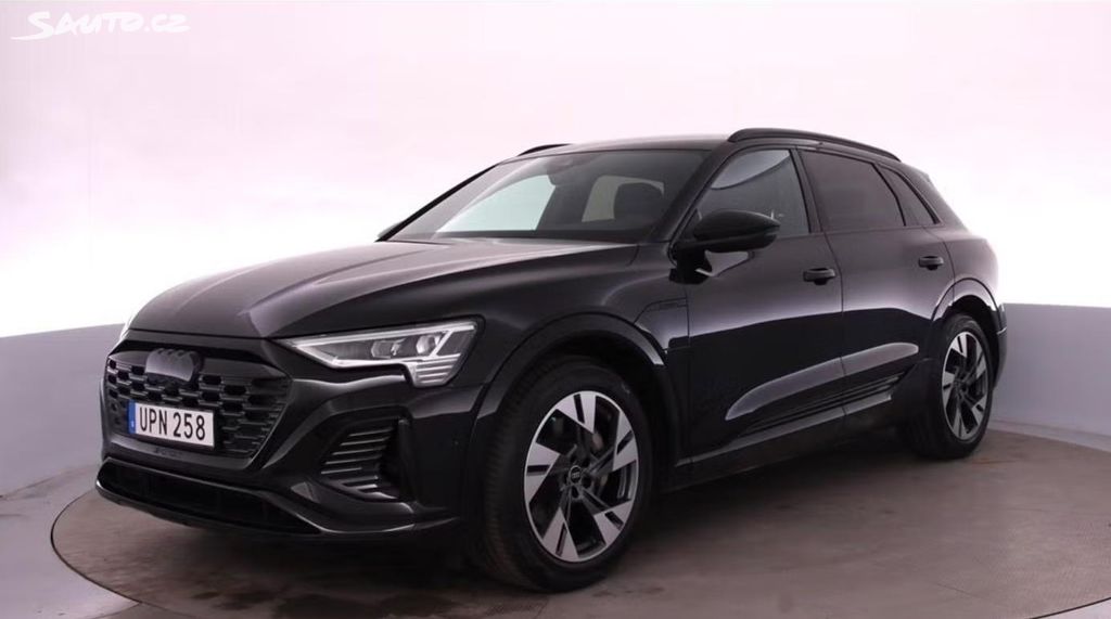 Audi Q8 e-tron, 55 Q S-Line SoH 90% Kam Tažné